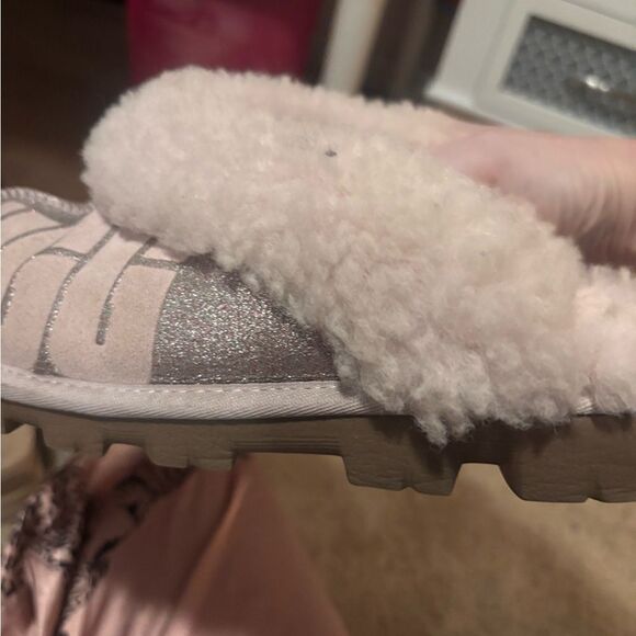 UGG Sherpa Slippers!!! - Picture 3 of 4